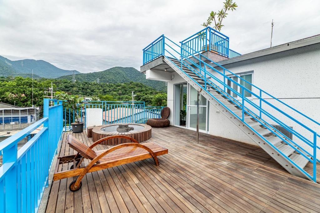 在蘇澳粉鳥林迎著海風散步，把宜蘭藍綠礫石灘收進兩天一夜