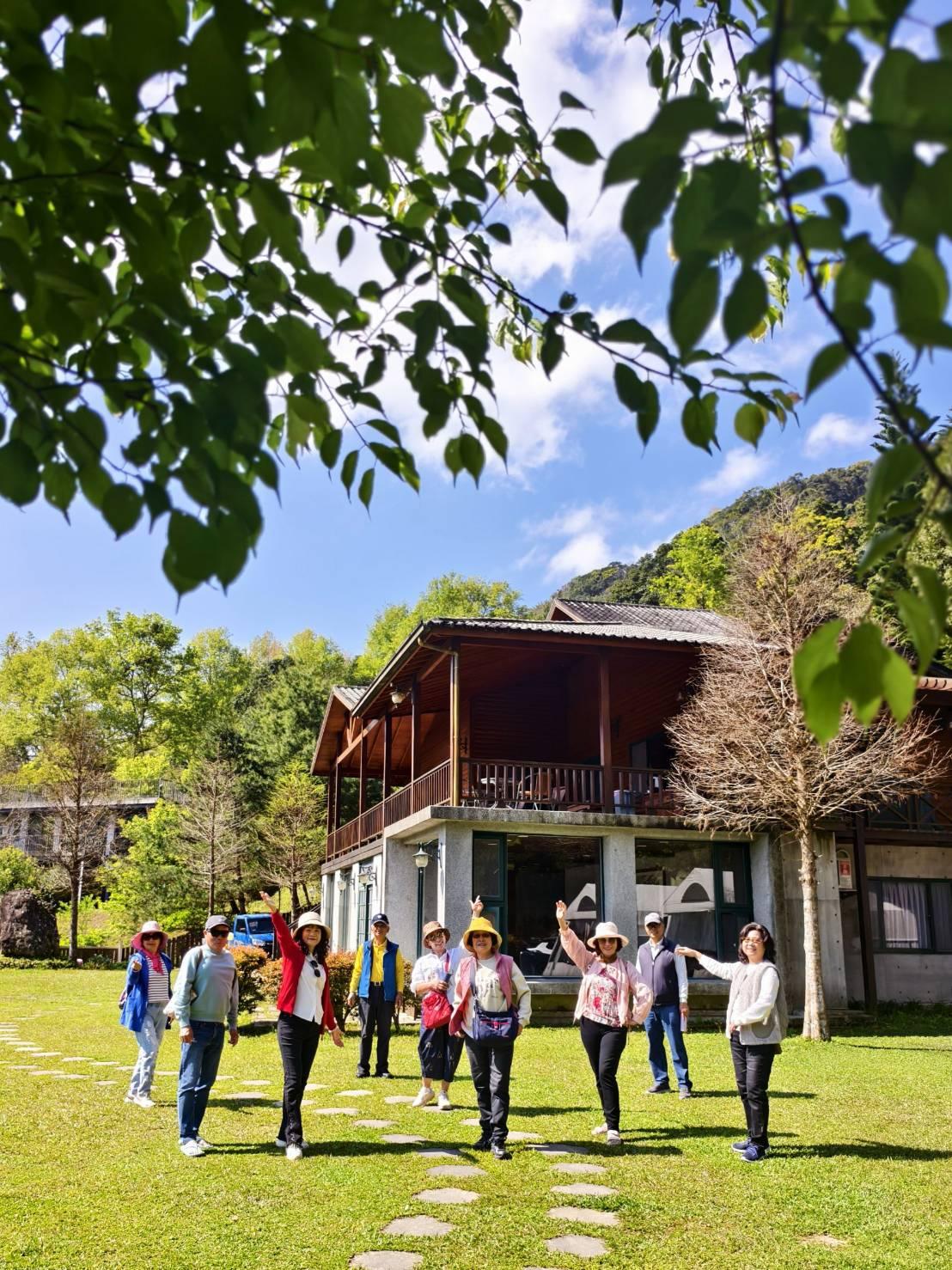 山林環抱的自然景觀