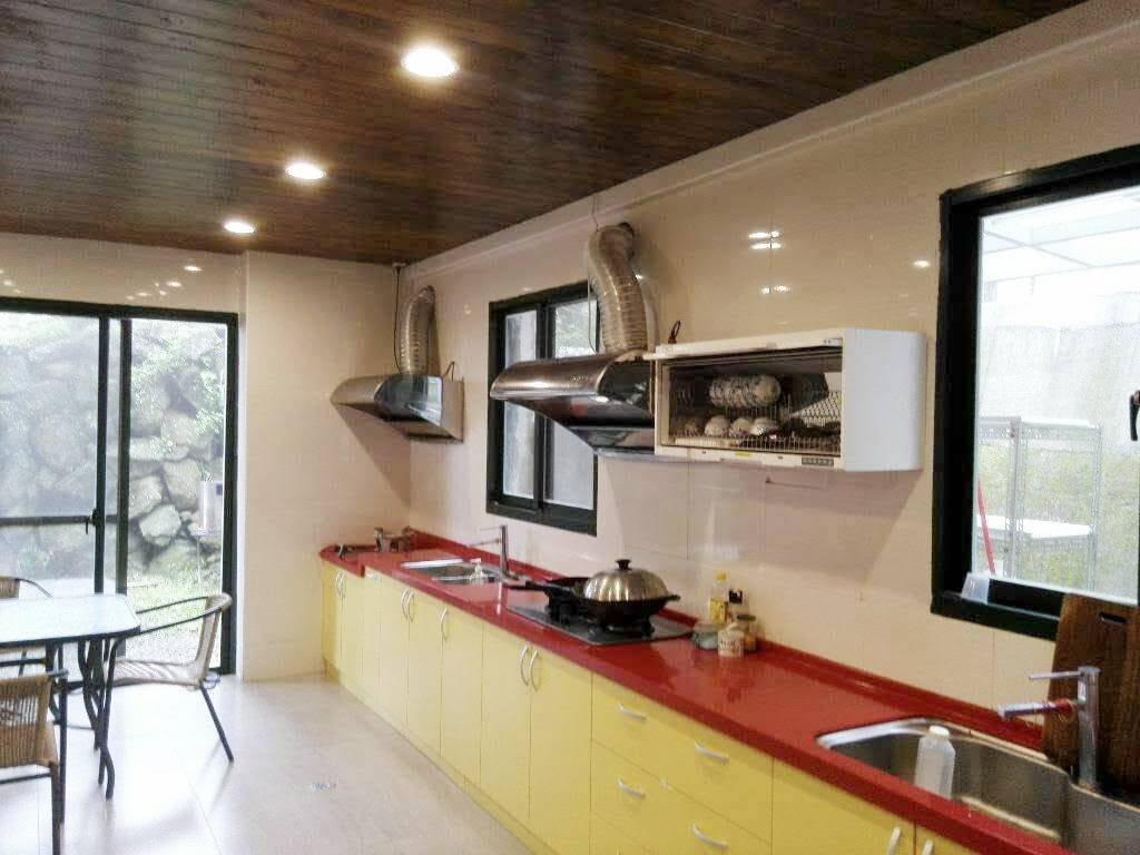 夕陽餘暉下的營區