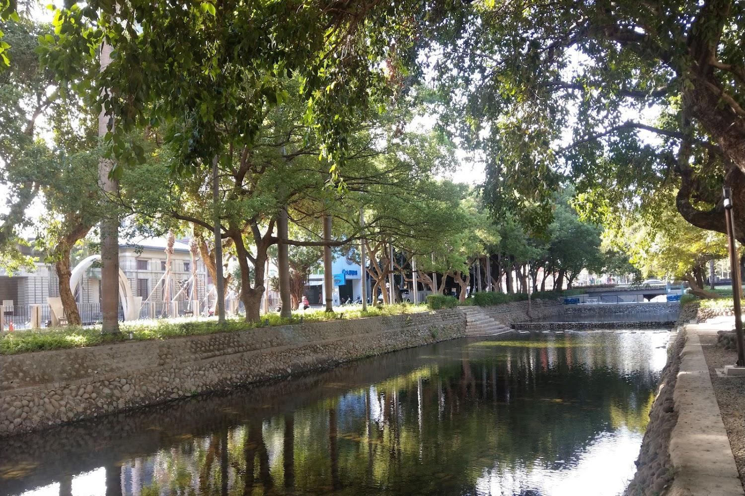 護城河親水公園步道