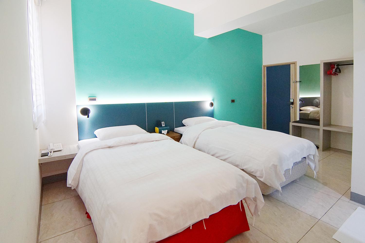 溫馨且功能齊全的商務雙人客房