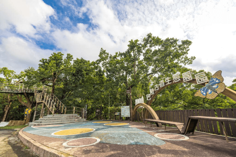 桃園復興山霧之中，巴陵古道靜靜延伸，把泰雅記憶與森林氣息寫成風景