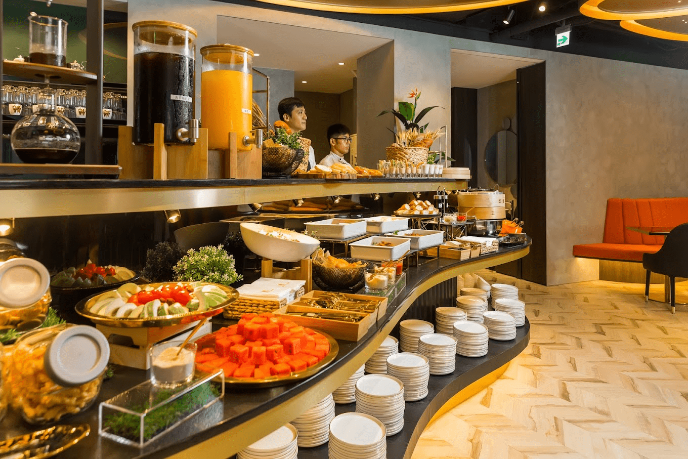 帝后大飯店位於鹽埕區核心，地圖顯示周邊駁二、愛河等景點位置