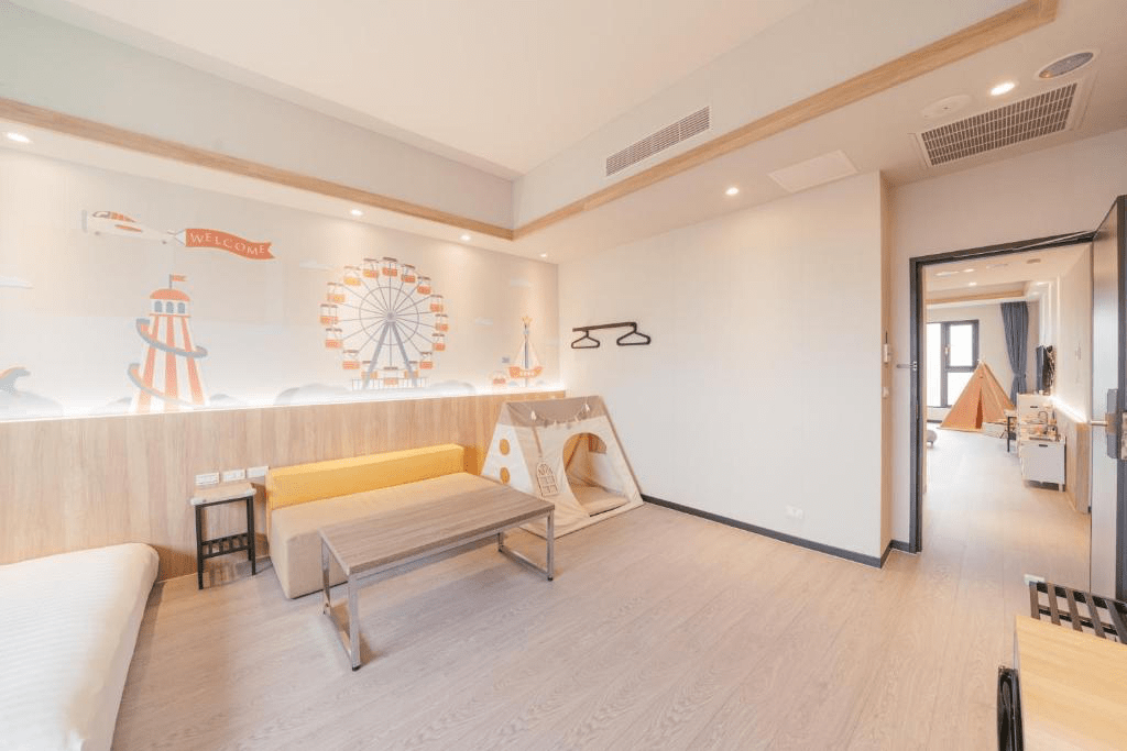 里亞行旅寬敞明亮的接待大廳，呈現簡約而有質感的設計風格