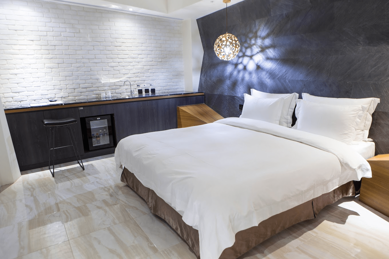 歐遊新莊館客房內的豪華按摩浴缸，提供住客極致的放鬆體驗