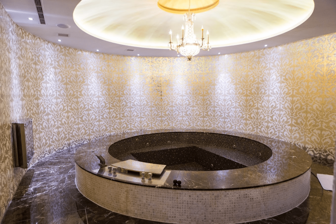 歐遊台中館大廳或廊道一隅，展示其具有設計感與隱密性的空間規劃