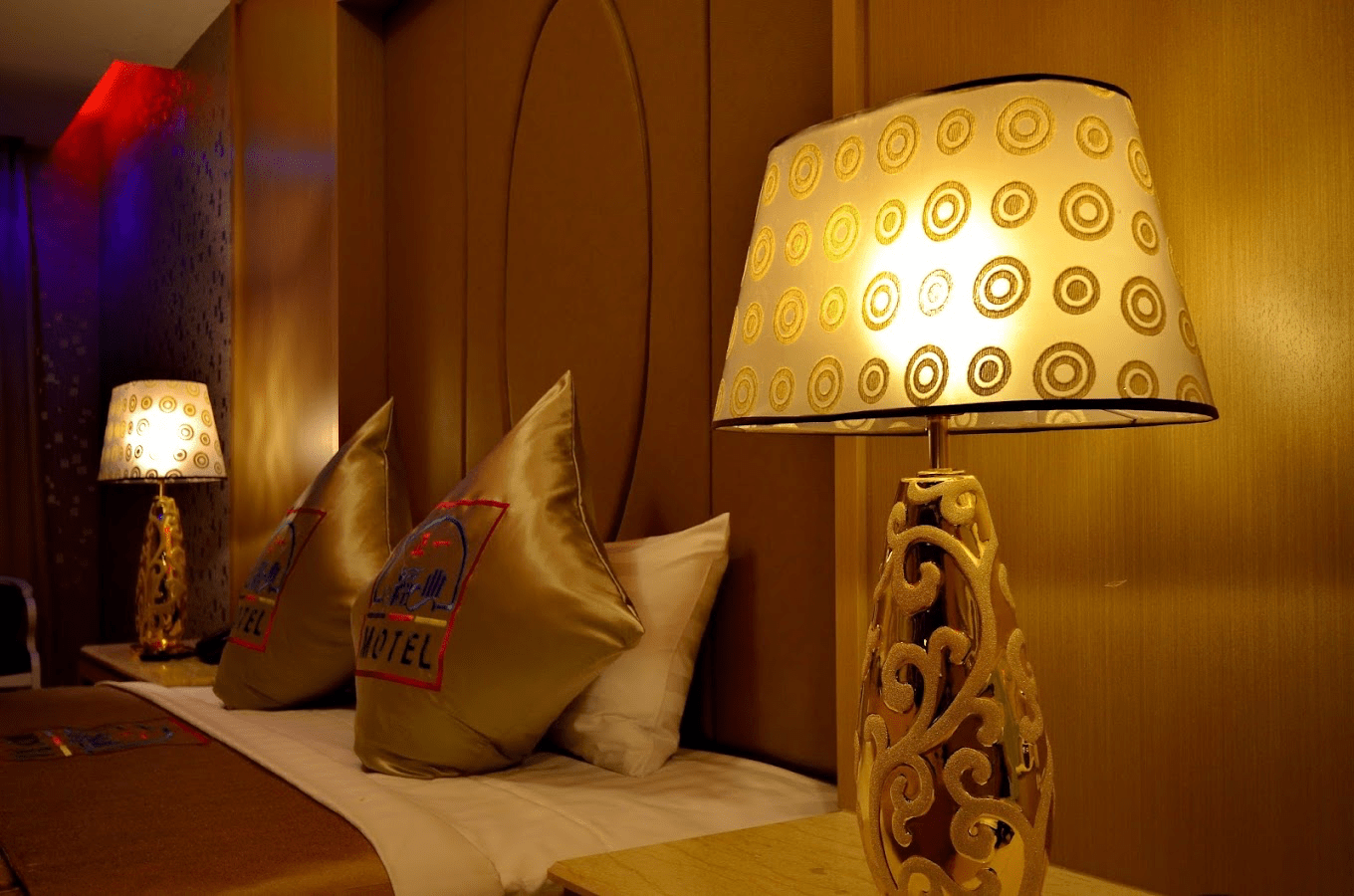 當夜晚落在台東街區，正一經典旅館的燈光靜靜亮起，陪你走過一段時光