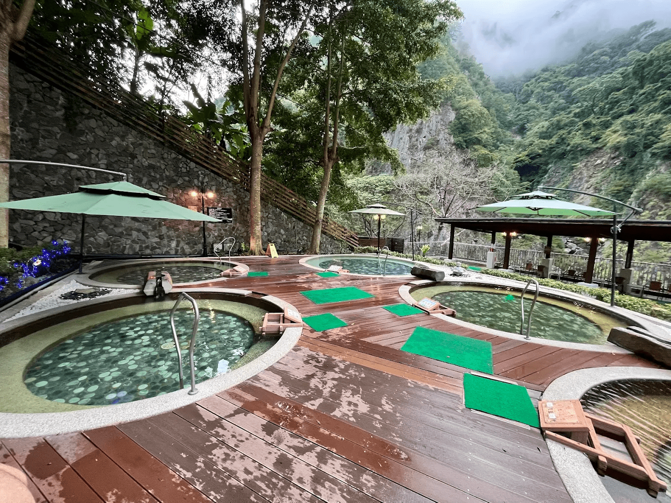 統一渡假村谷關會館的溫泉湯屋或戶外湯池
