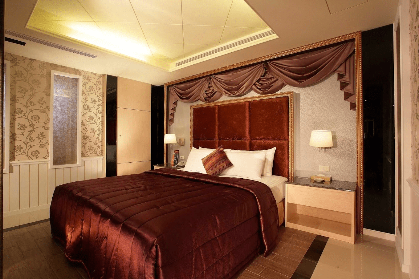 香堤精品旅館提供的便利停車空間