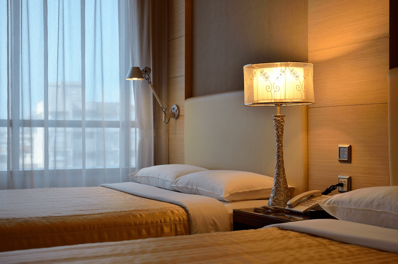 在嘉義的街角與光影之中，住進永悅商務大飯店，讓旅途變得更從容自在