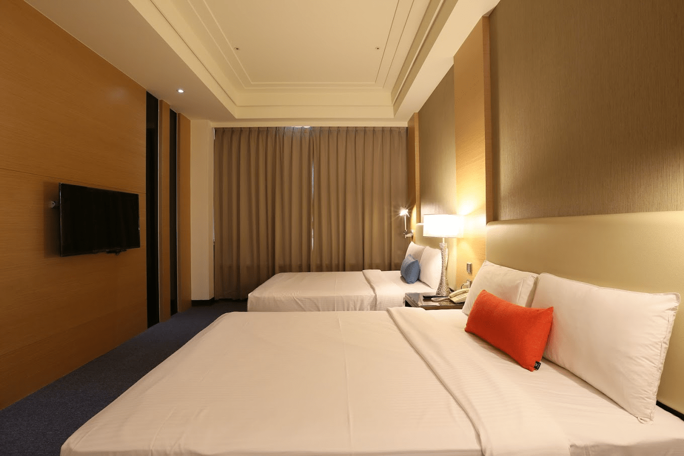 在嘉義的街角與光影之中，住進永悅商務大飯店，讓旅途變得更從容自在