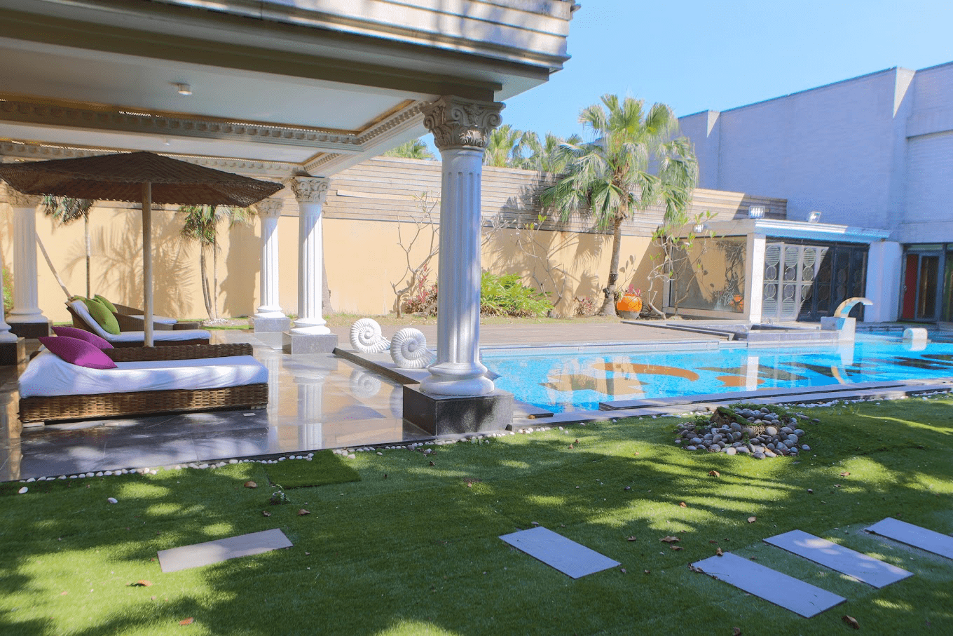 走過城市風景之後，回到歐遊國際連鎖精品旅館屏東館，讓一天安靜下來