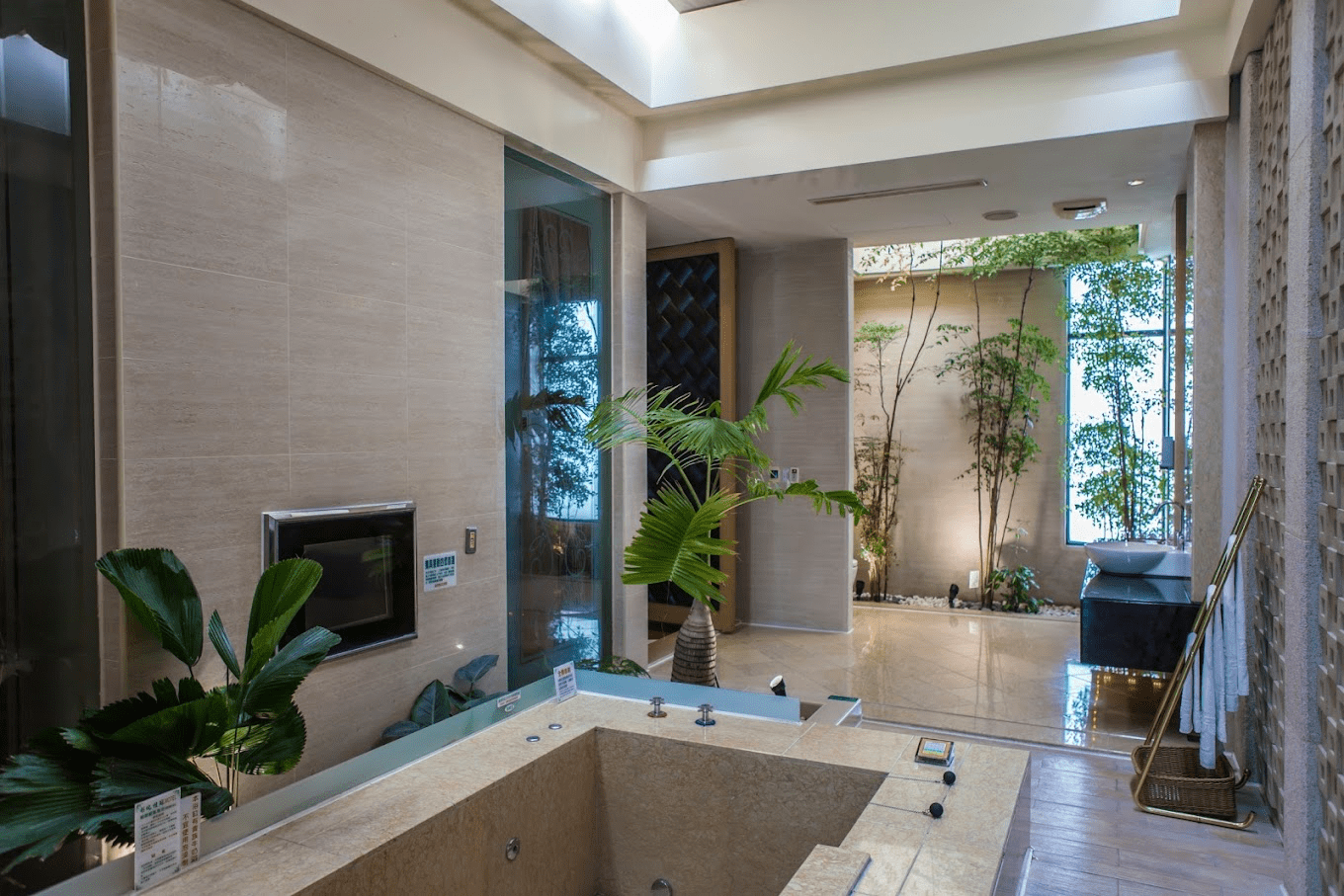 彰化桂冠精品旅館周邊交通便利,生活機能完善