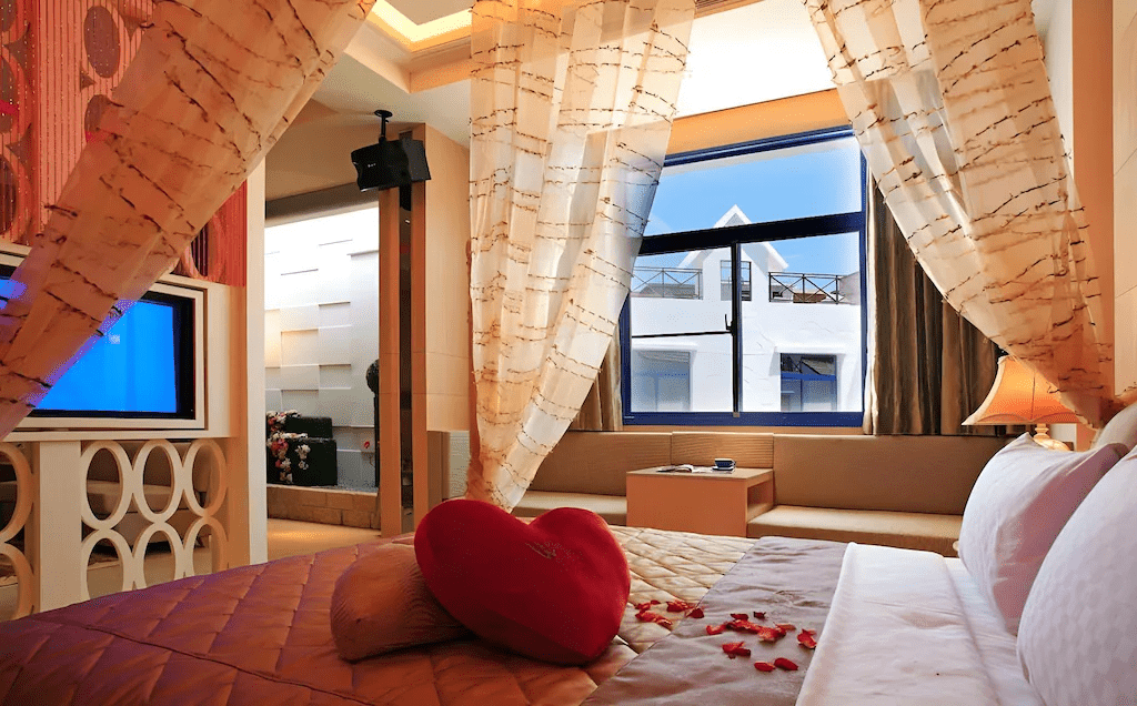 把海風與夜色收藏起來，在挪威森林基隆蔚藍海岸館，感受一段溫柔停留