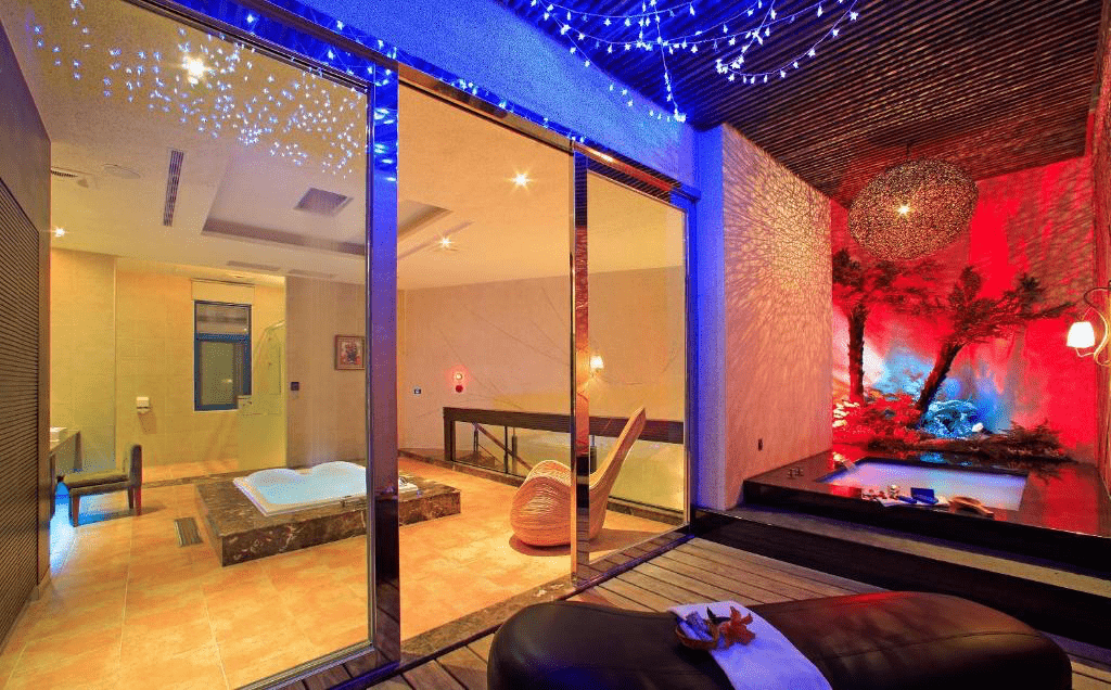 旅館內寬敞舒適的休憩空間與衛浴設備