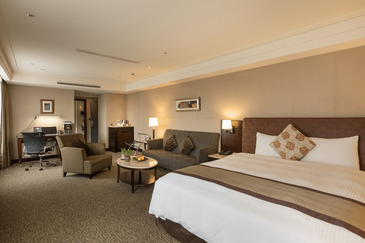 在板橋的街景與光影之中,入住馥都飯店,讓旅行多一層沉靜細膩的記憶