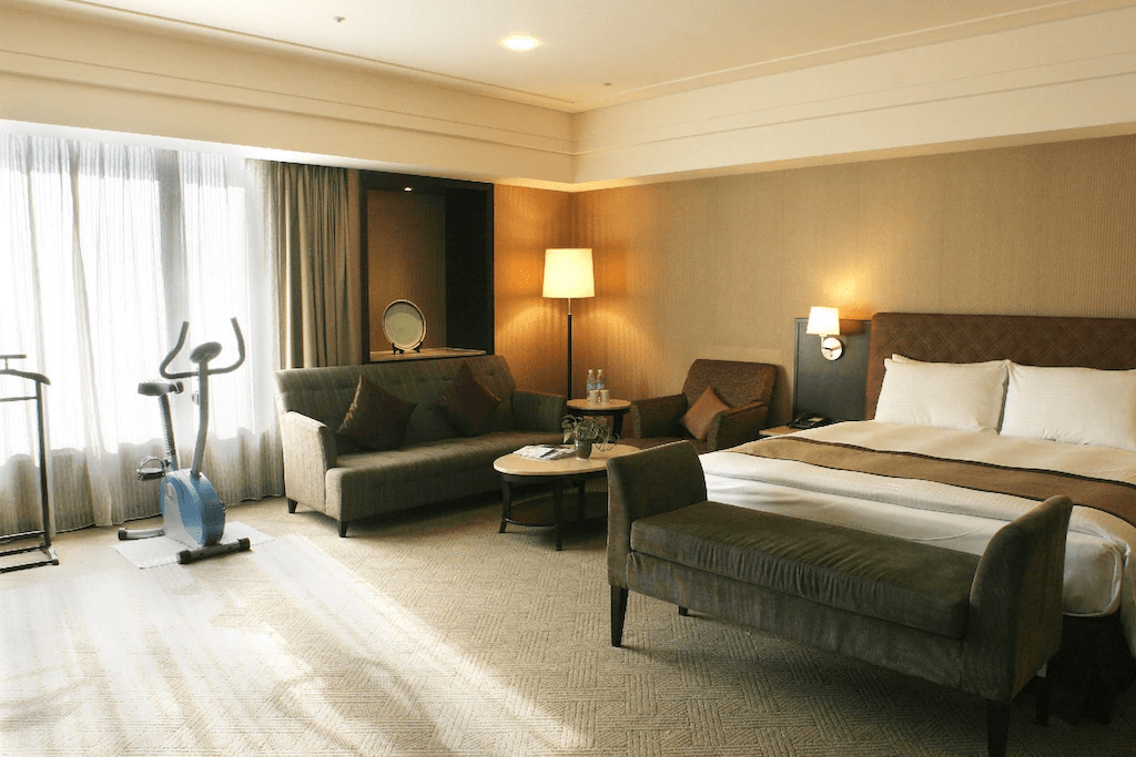 在板橋的街景與光影之中,入住馥都飯店,讓旅行多一層沉靜細膩的記憶