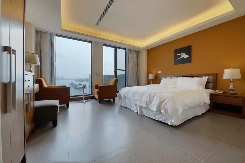 碧港良居商旅西子灣館部分房型享有港口或海景視野