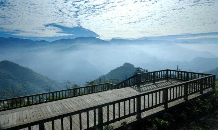 當夜色覆蓋阿里山山區，住進梅園樓觀景飯店，收藏一段溫柔的停留時光