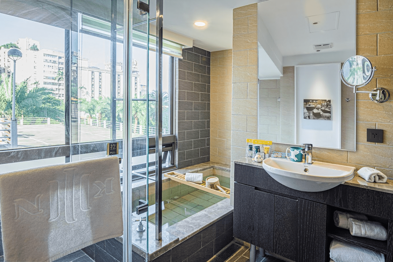 在房間內享受溫泉療癒時光