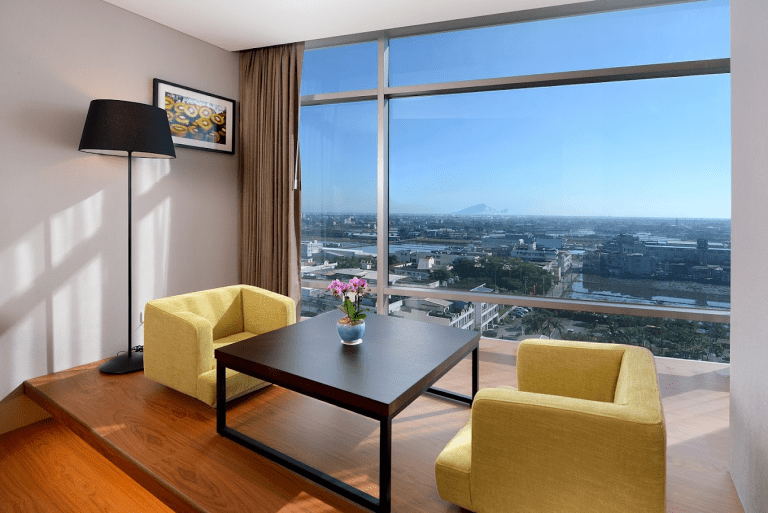 在宜蘭的街景與光影中，入住悅川酒店，讓旅行多一層沉靜而細膩的記憶