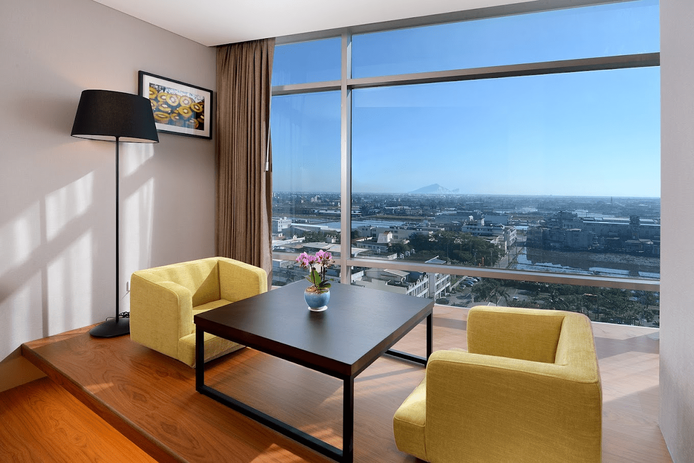 在宜蘭的街景與光影中，入住悅川酒店，讓旅行多一層沉靜而細膩的記憶