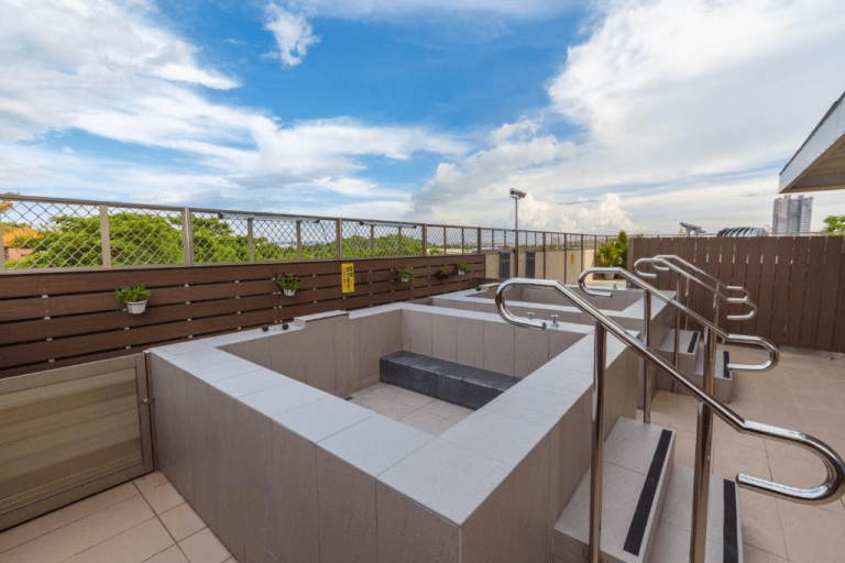 把旅程交給鳳山街景，把夜晚交給皇家金宸大飯店，多一份安心與溫柔感