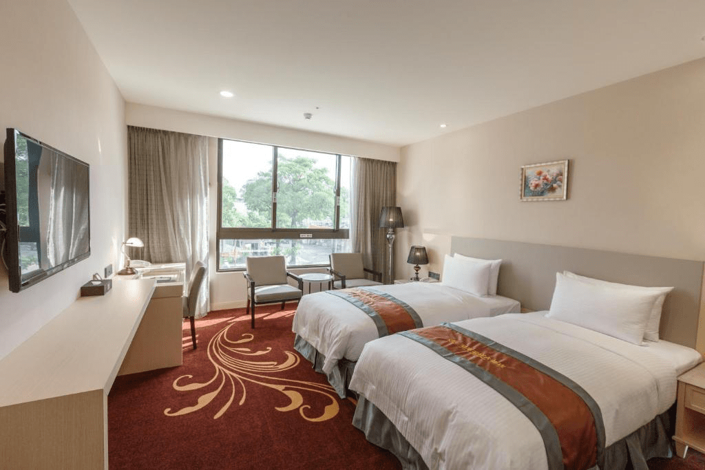 簡約舒適的客房空間，提供旅人一夜好眠