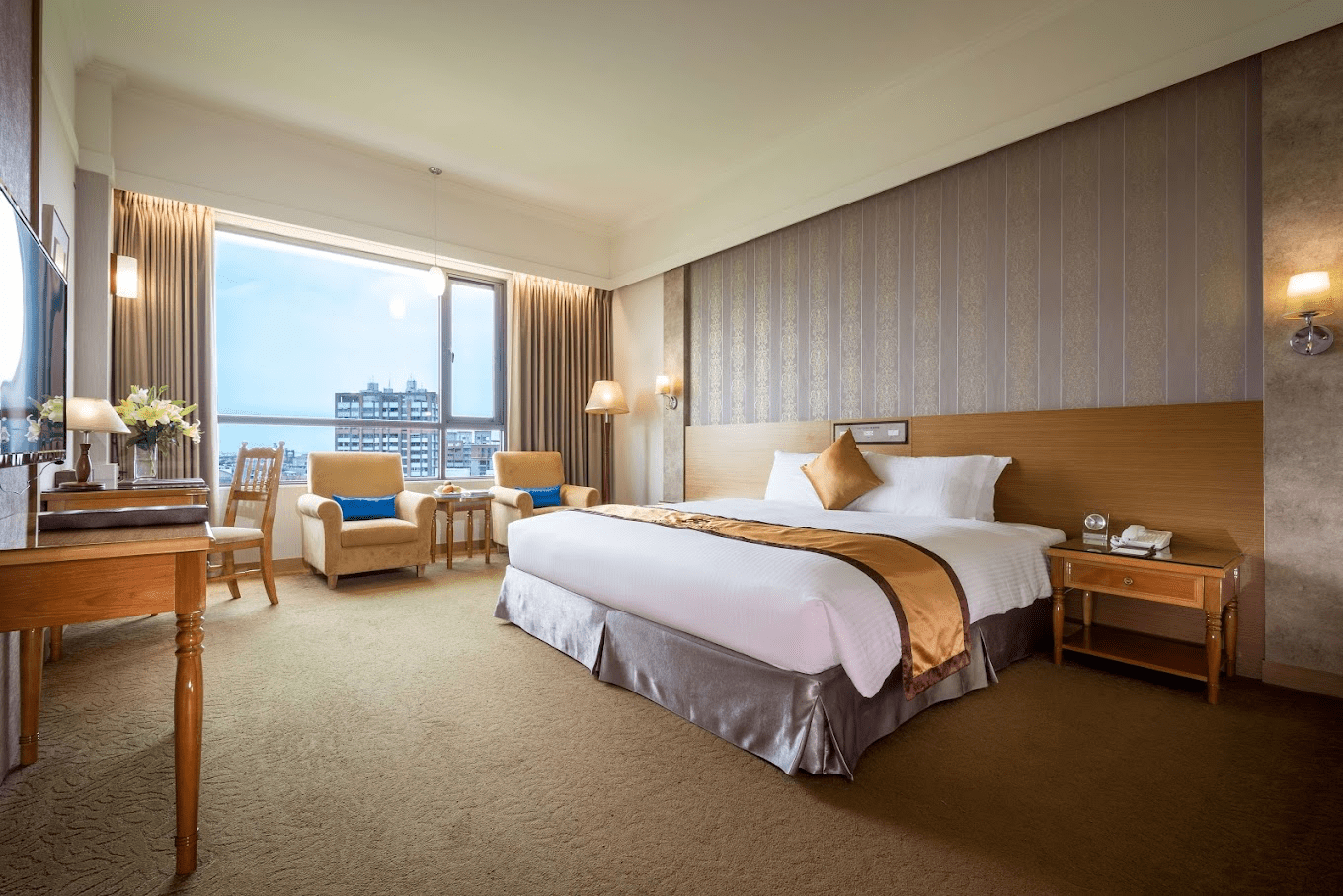 嘉義皇品國際酒店外觀，展現現代簡約的建築風格