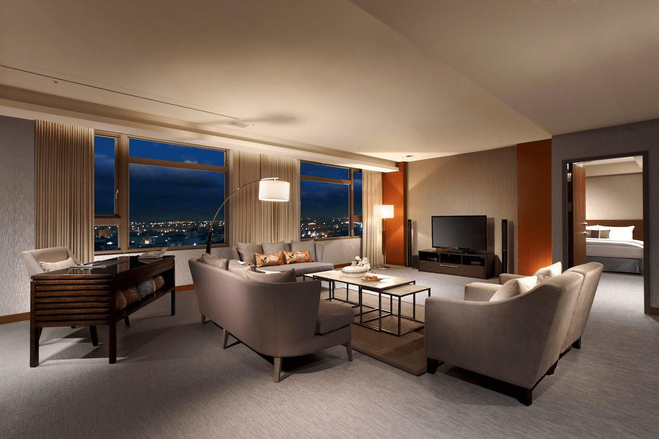 飯店周邊交通網絡發達,鄰近快速道路與主要幹道,無論從何處前來都相當便捷