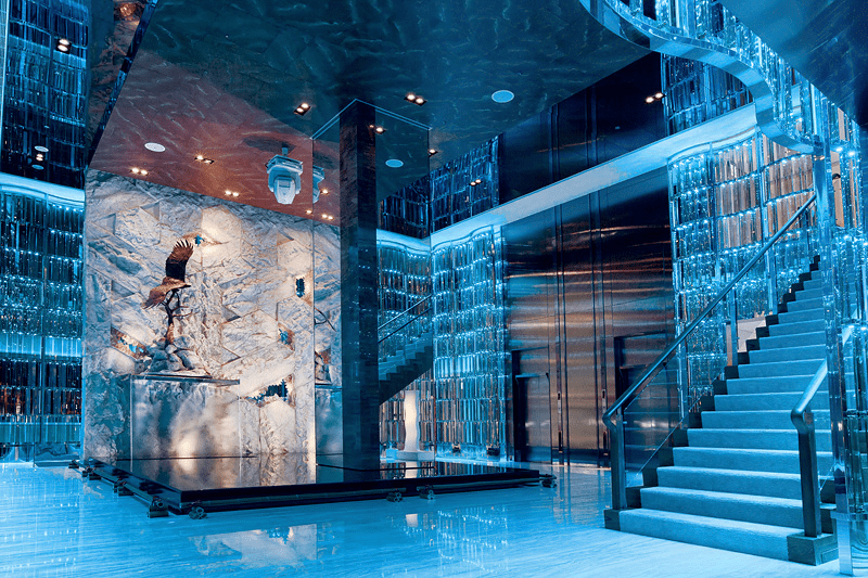 夜晚回到高雄翰品酒店，看著城市燈火閃爍，讓旅行在寧靜中沉澱與發光