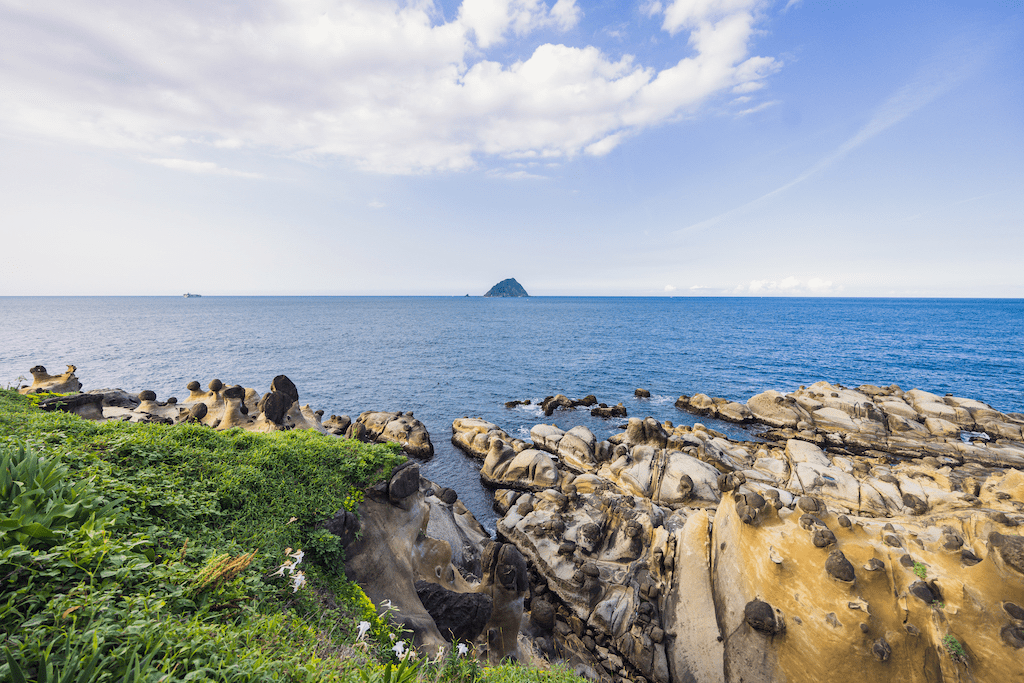 走進基隆和平島地質公園，沿著海岸步道，收藏北台灣最壯觀的海岸風景