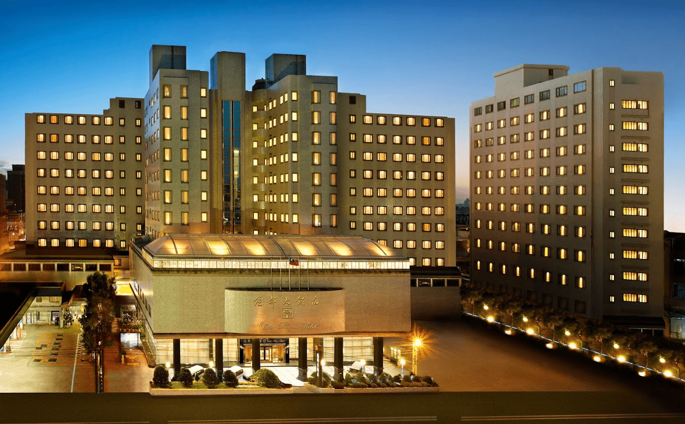 從白天的移動到夜晚的停留，住都大飯店陪你走一段不趕時間的城市節奏