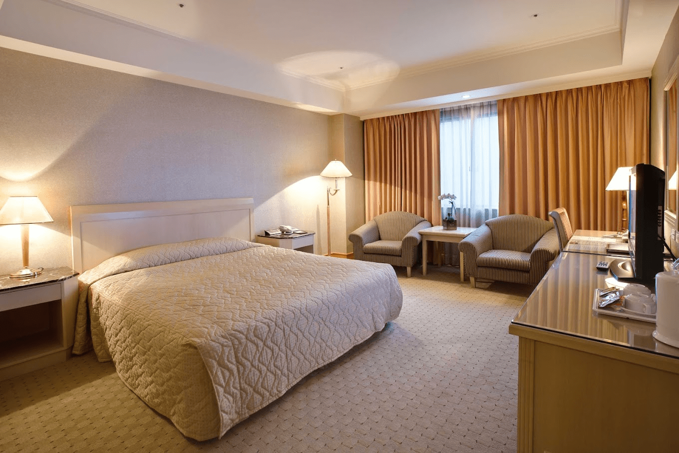 從白天的移動到夜晚的停留，住都大飯店陪你走一段不趕時間的城市節奏