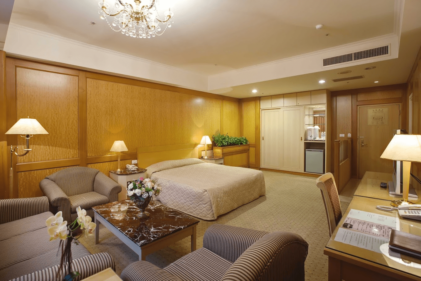 從白天的移動到夜晚的停留，住都大飯店陪你走一段不趕時間的城市節奏