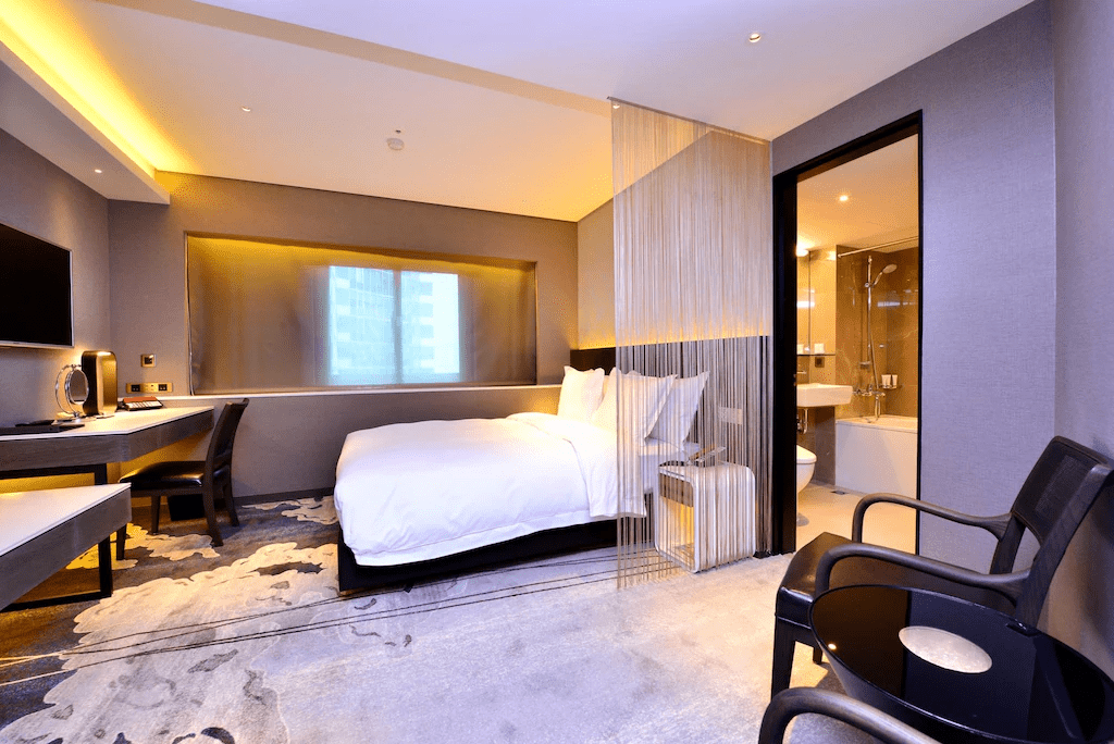 在台北的日常裡停留一晚，住進兄弟大飯店，讓生活慢慢變得簡單而安心