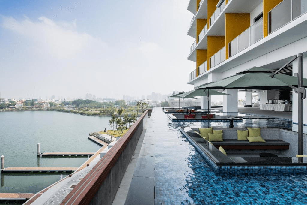 在安平港的微風裡醒來，住一晚福爾摩沙遊艇酒店讓海景收藏疲憊與遠方