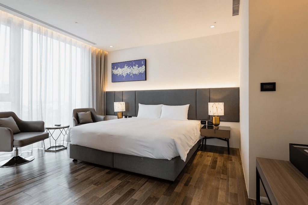 在安平港的微風裡醒來，住一晚福爾摩沙遊艇酒店讓海景收藏疲憊與遠方