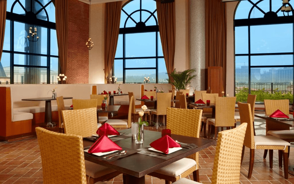 在高雄山城的陽光裡住進義大皇家酒店，讓假期慢慢展開成一段生活風景