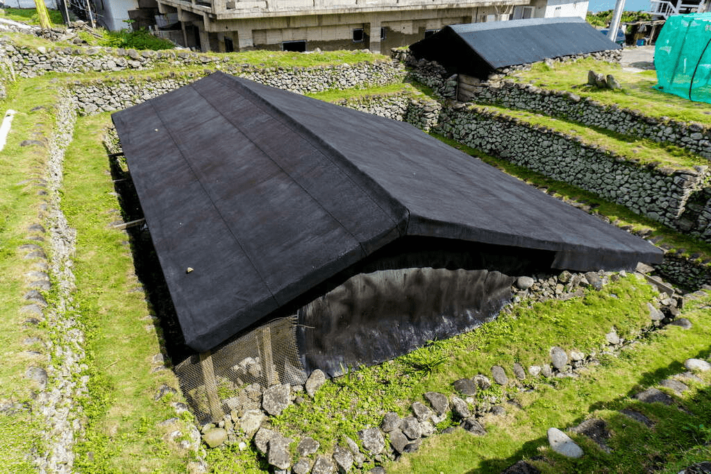 野銀部落的傳統地下屋，呈現達悟族與自然的共生智慧