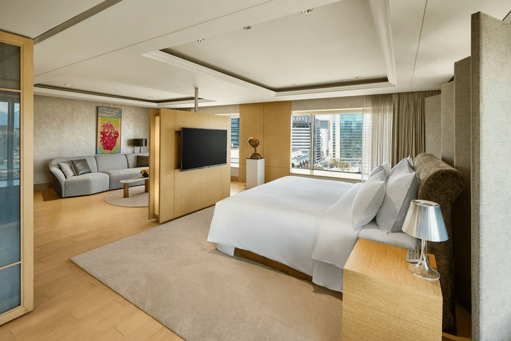 當夜色覆蓋台北街道，台北喜來登大飯店讓燈火與心情一起變得柔軟穩定