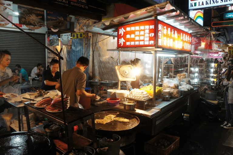 嘉義晚餐宵夜就來這裡！文化路觀光夜市500公尺吃逛一路到底，火雞肉飯、砂鍋魚頭一次收進胃