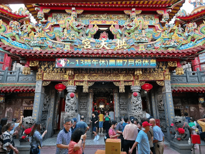 沿著苗栗白沙屯拱天宮出發，在海風與光影之間走一段慢慢展開的一日旅程