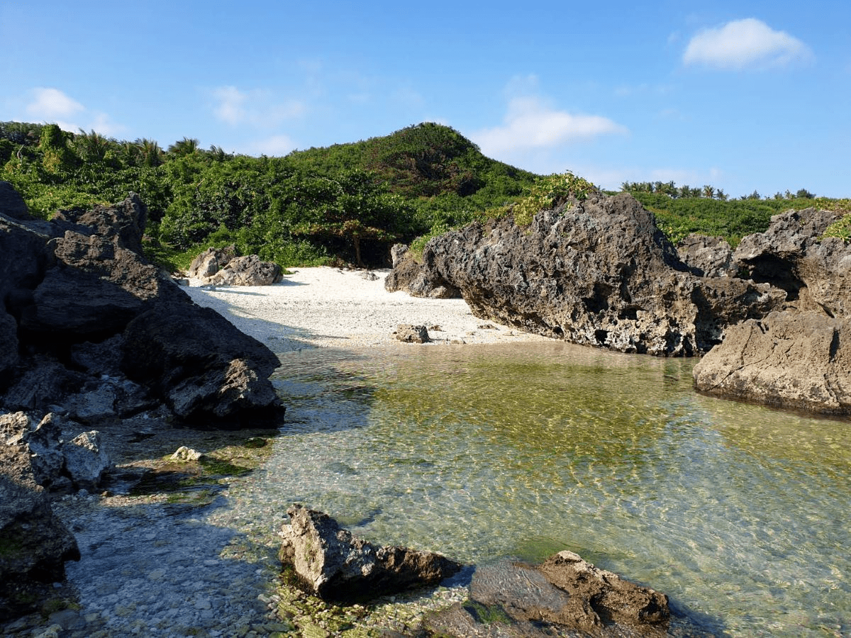 把腳步放慢走到屏東萬里桐海邊,讓清澈海水與風一起陪你待一下午