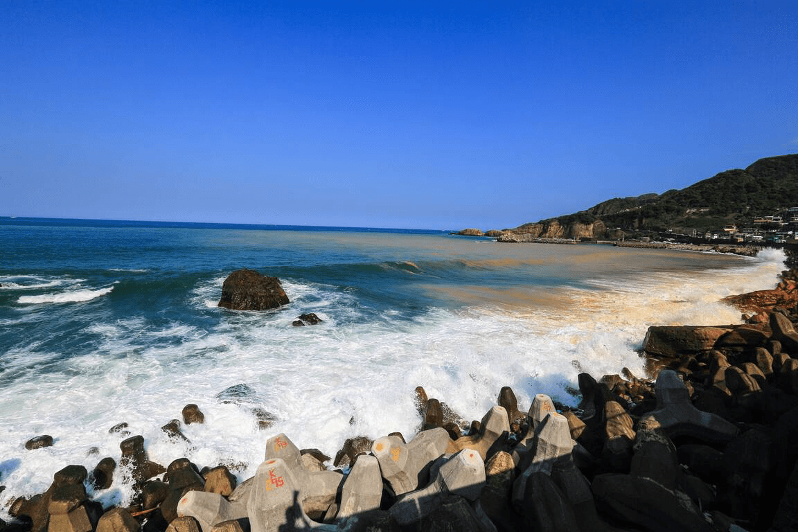 陰陽海像一幅未完成的畫，在流動與交界之間寫下屬於自然最動人的詩句