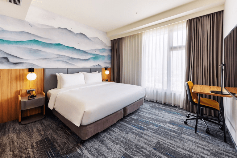 在嘉義福容voco酒店的夜晚與燈光相遇，讓疲憊被悄悄帶走成為安靜片刻