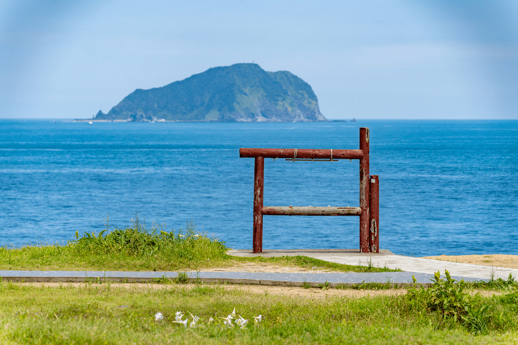 走進潮境公園的遼闊視野裡，讓天空與海連成一線成為最自由的旅行風景