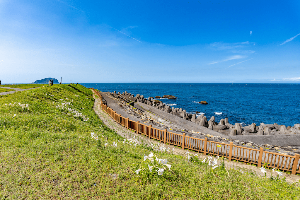 走進潮境公園的遼闊視野裡,讓天空與海連成一線成為最自由的旅行風景