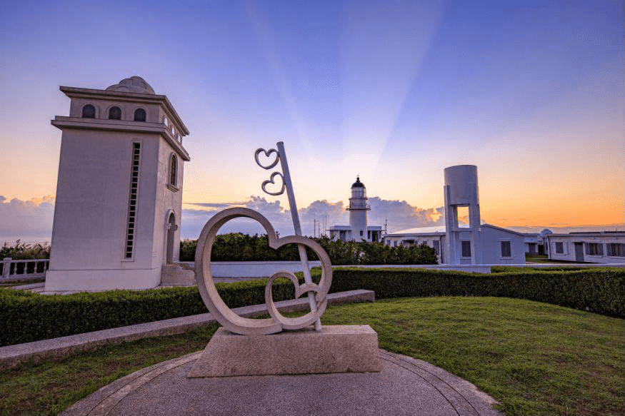 走進三貂角燈塔的海岬風景,在風與浪之間感受台灣最東端的遼闊與自由