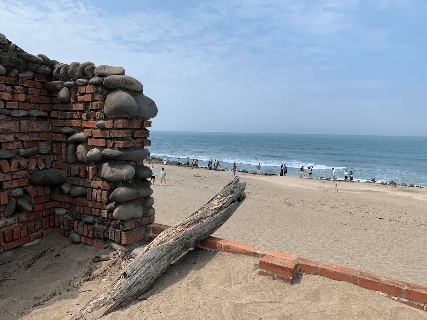 從遠處觀看綠石槽與海岸線的全景